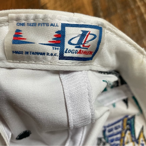 Vintage Logo Athletic 1997
Brickyard 400 NASCAR Diamond
Cut Snapback Hat Cap - Picture 7 of 9